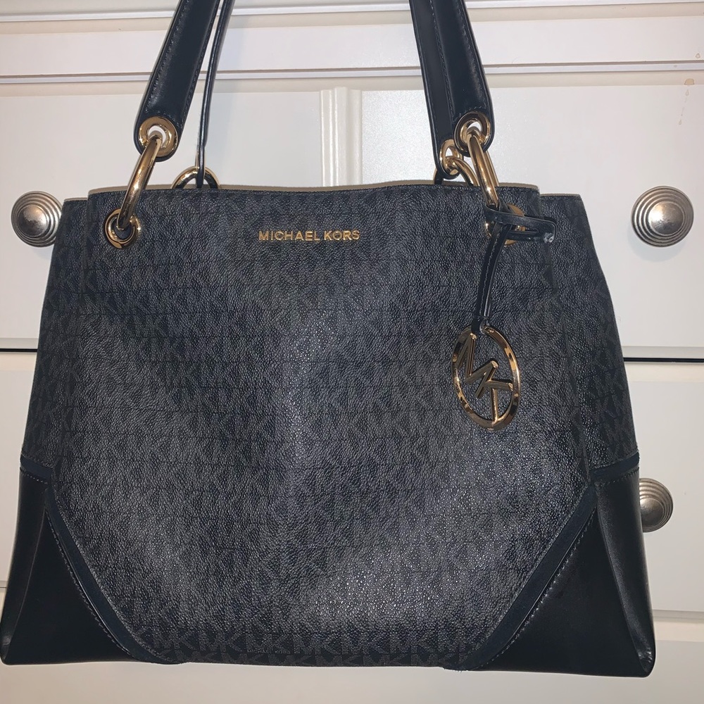 Michael Kors Black Nicole Shoulder bag
